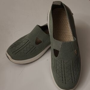 Stylish Green Women's Loafers